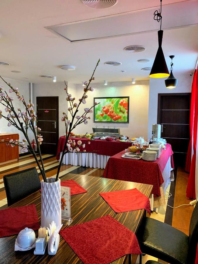 Hotel Kalyna Harkov Kültér fotó